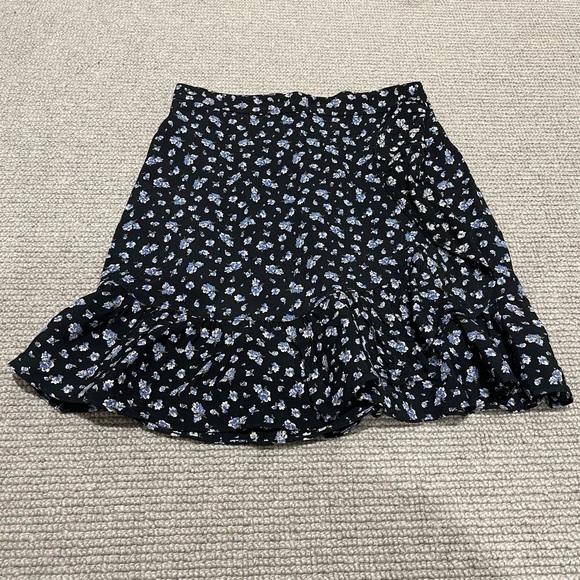 Madewell Ruffle-Wrap Mini Skirt in Baby’s Breath (00) - Picture 4 of 7